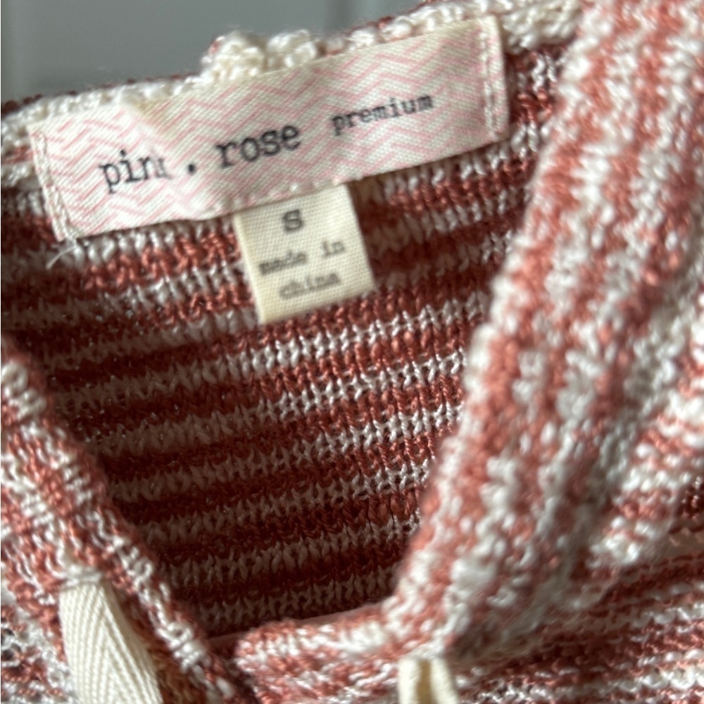Pink Rose Size Small Lightweight Hooded Sweeter Pinkish Red and White - Picture 3 of 3
